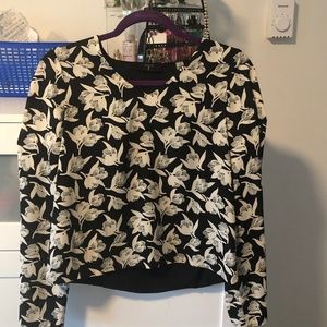 Elegant v neck blouse by Tahari